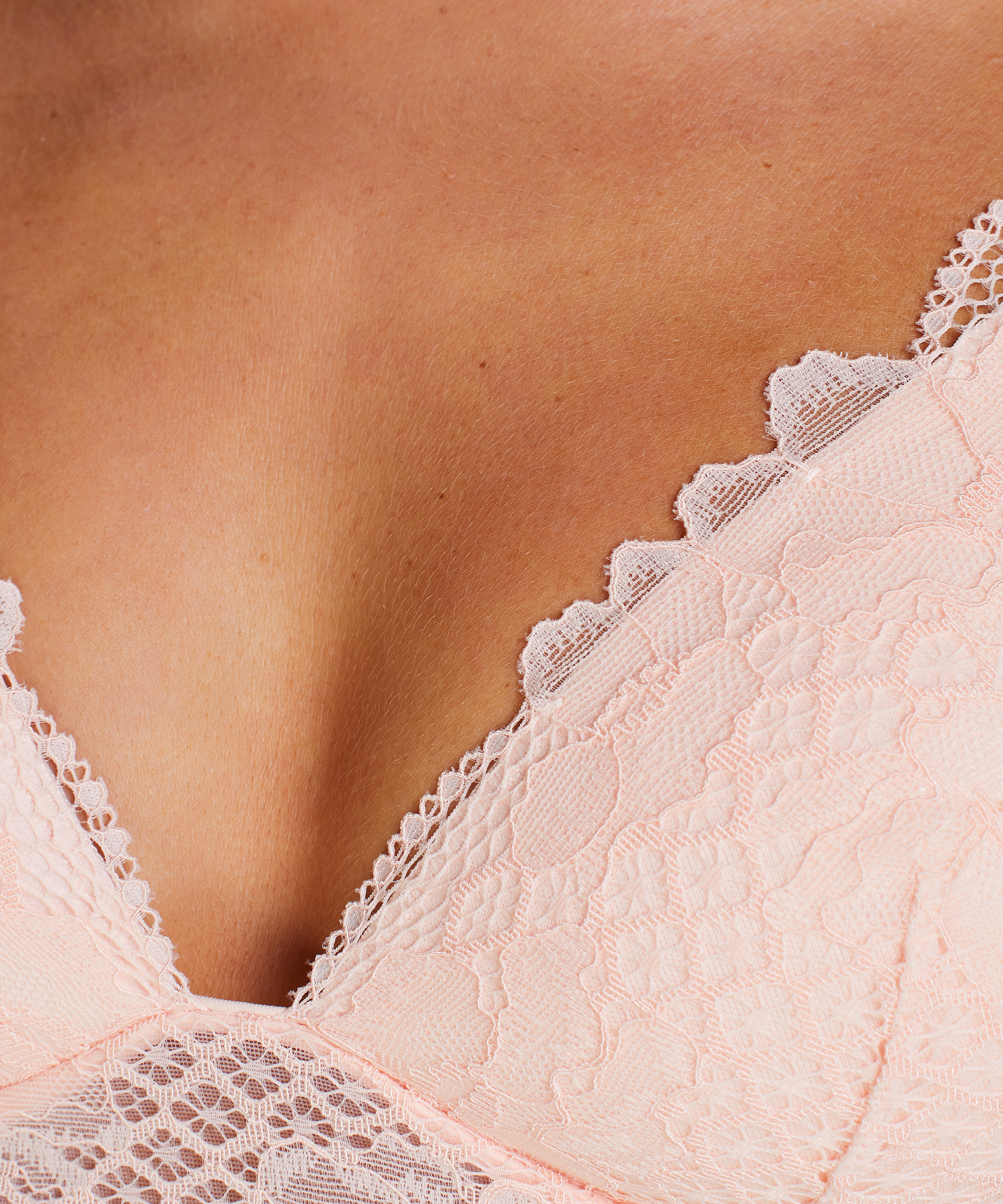 Soutien-gorge rembourré à armatures Lily, Rose, main