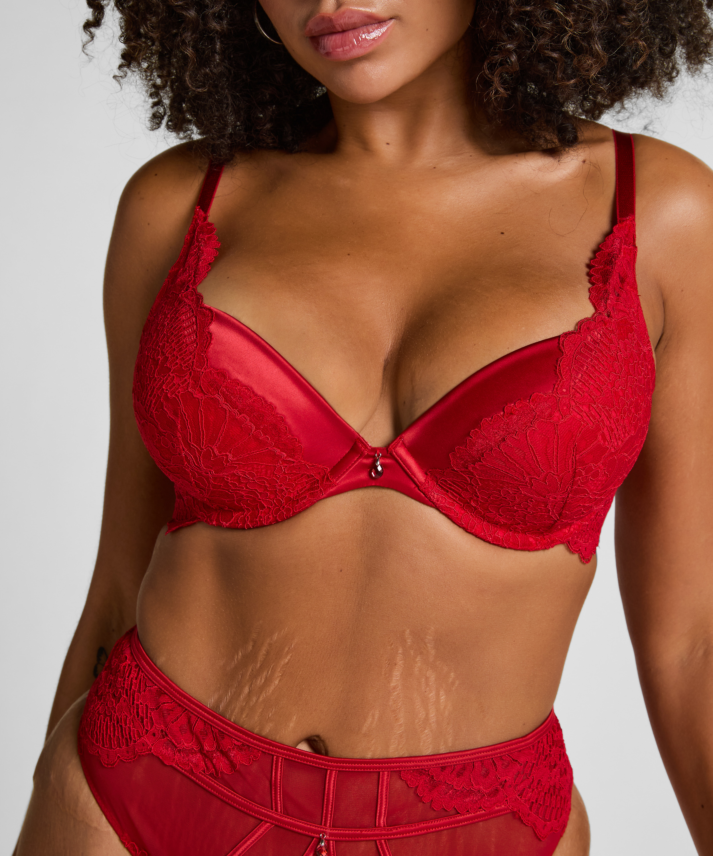Soutien-gorge &agrave; armatures maximiseur pr&eacute;form&eacute; Whitney, Rouge, main