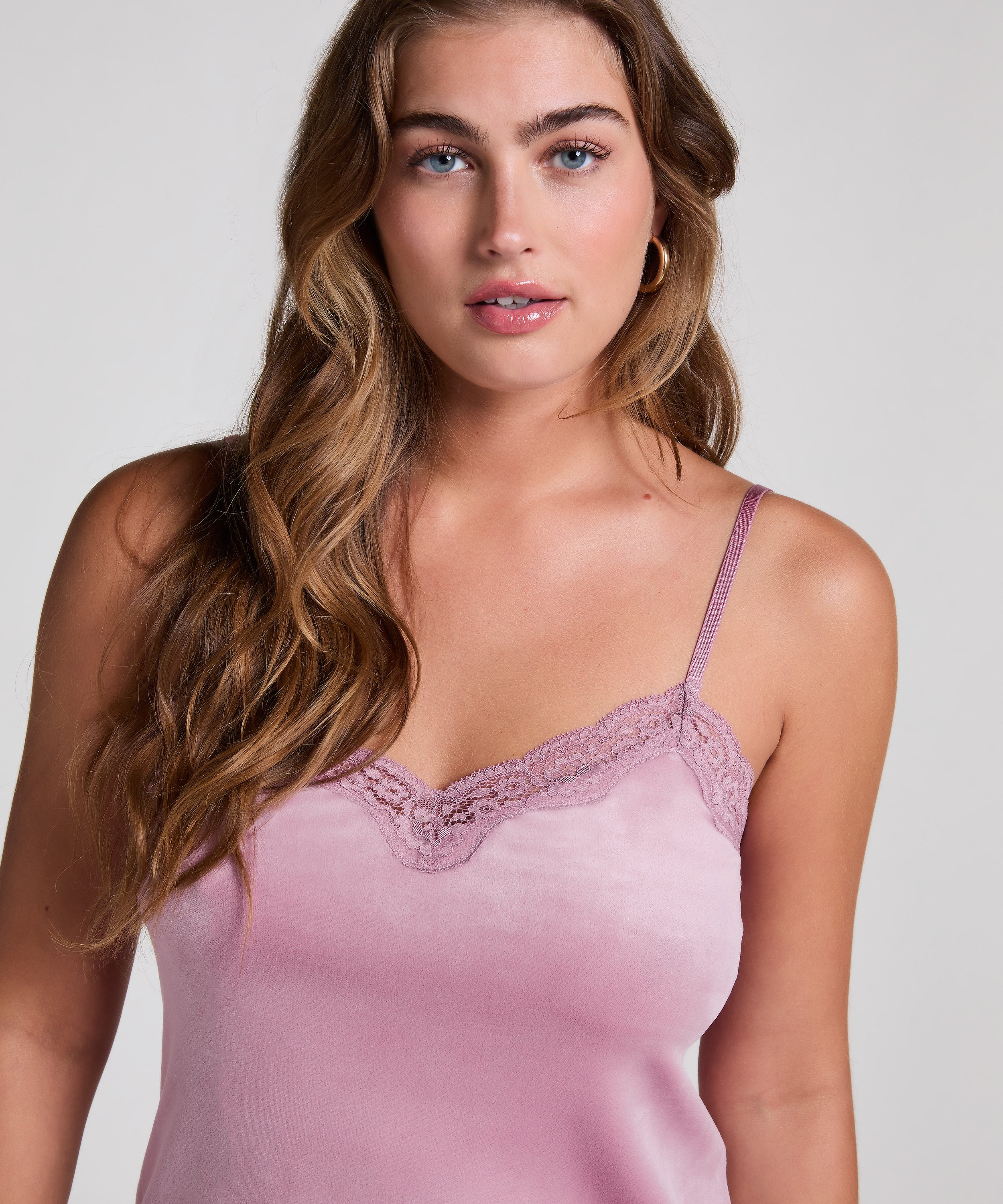 Camisole velours Dentelle, Pourpre, main