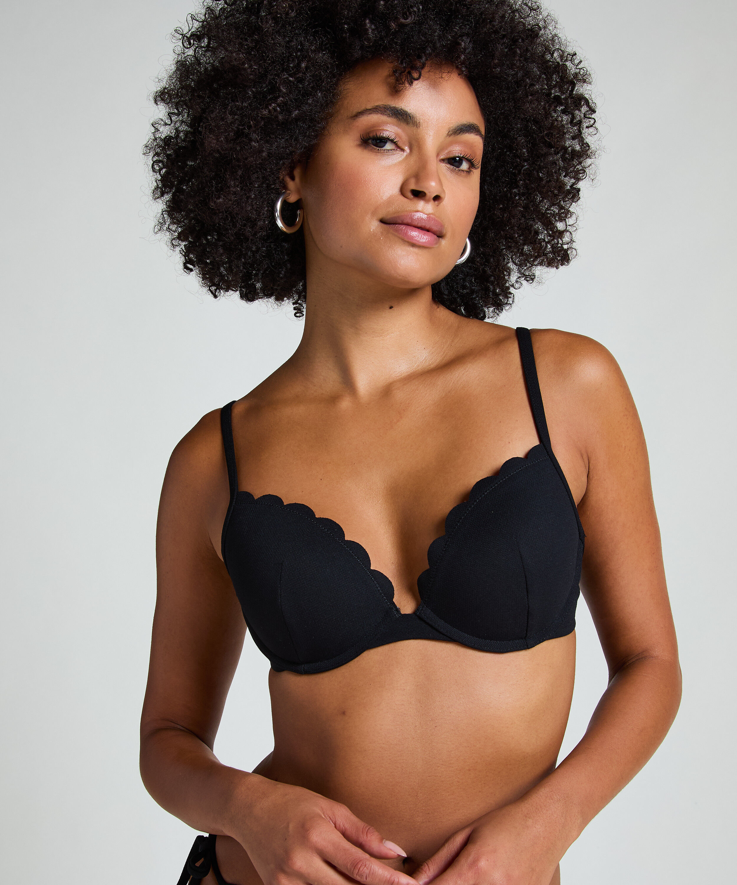 Haut de bikini préformé à armatures Scallop, Noir Haut de bikini préformé à armatures Scallop, Noir