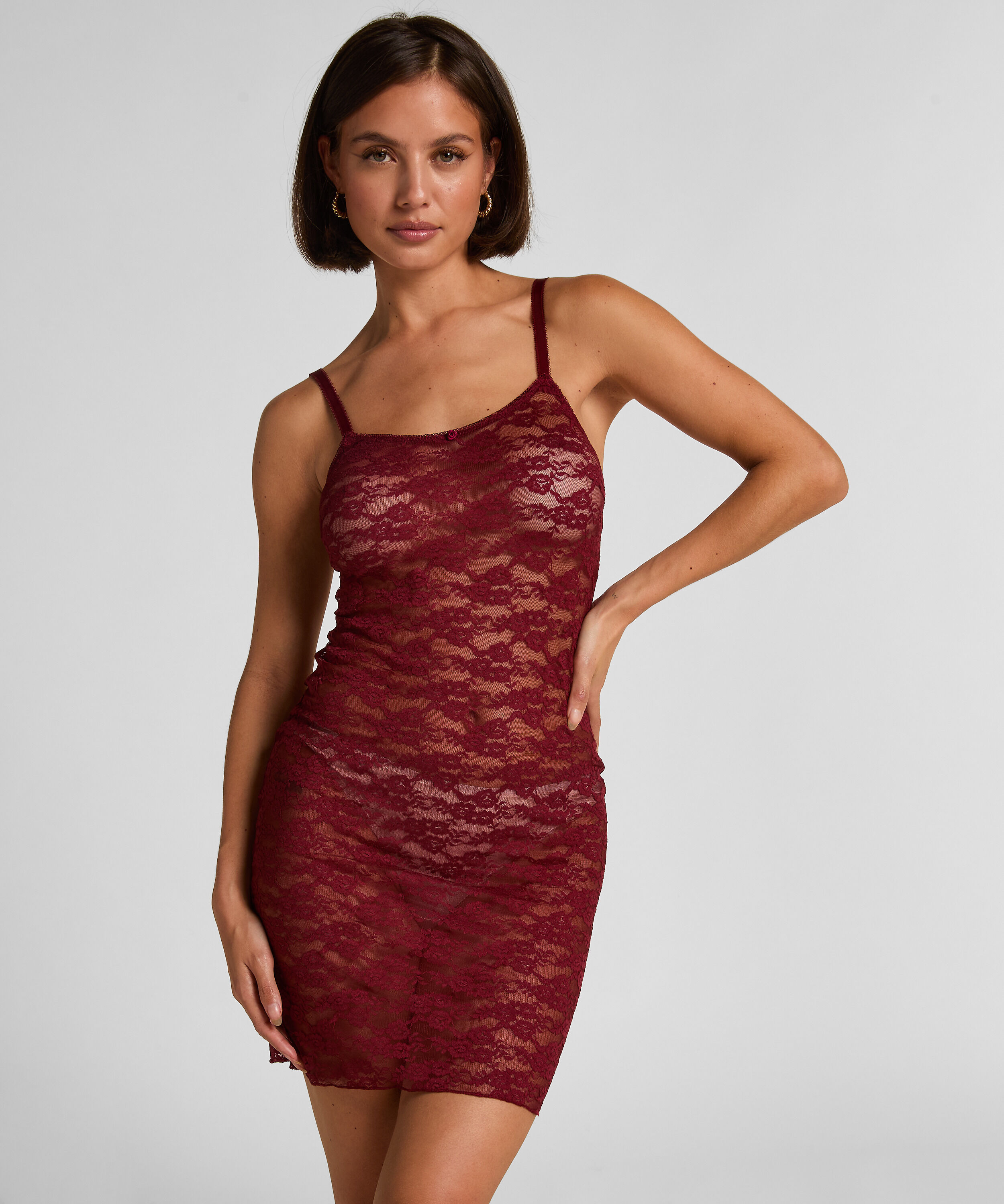 Robe nuisette en dentelle intégrale