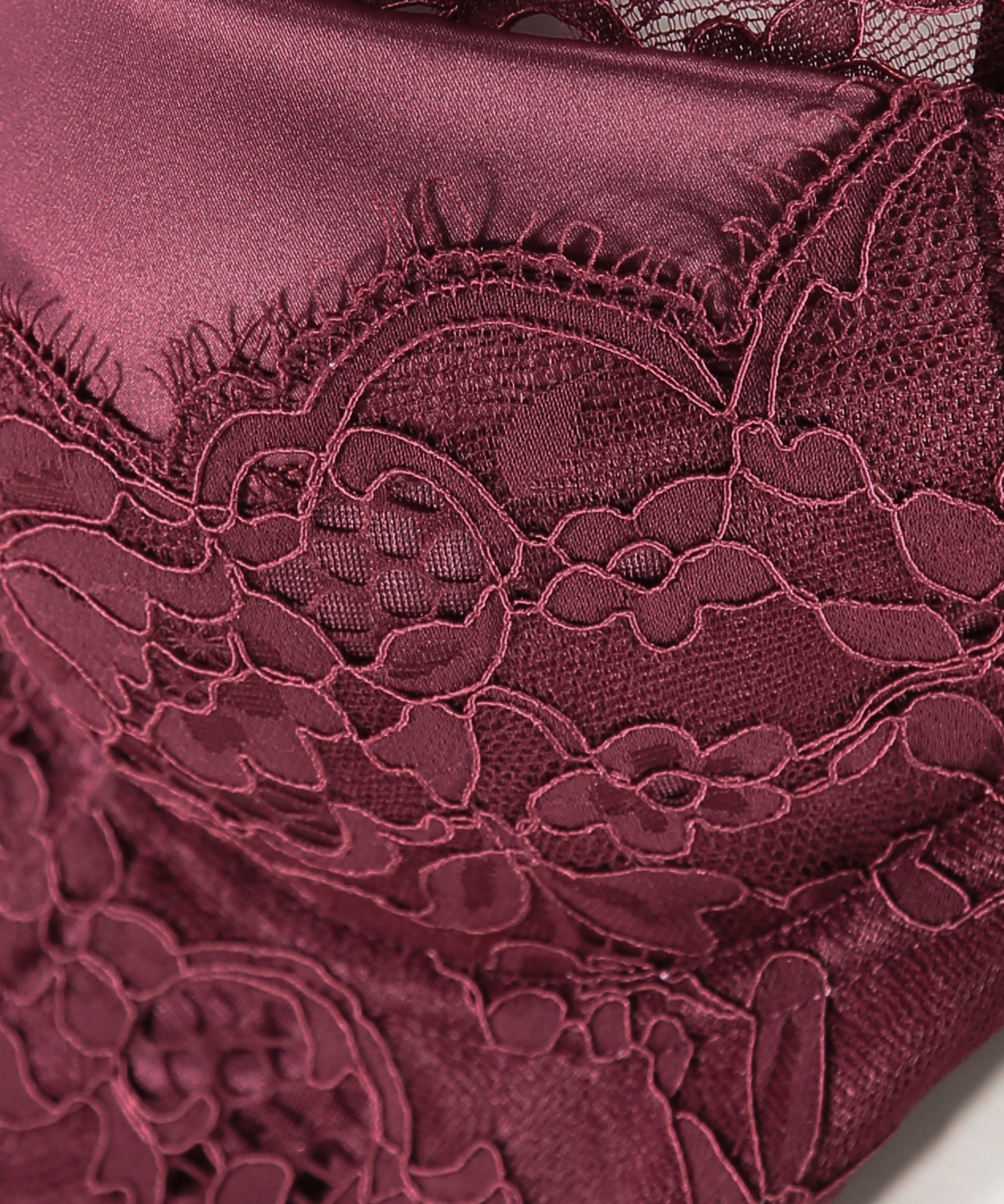 Soutien-gorge &agrave; armatures pr&eacute;form&eacute; longline Heather, Rouge, main