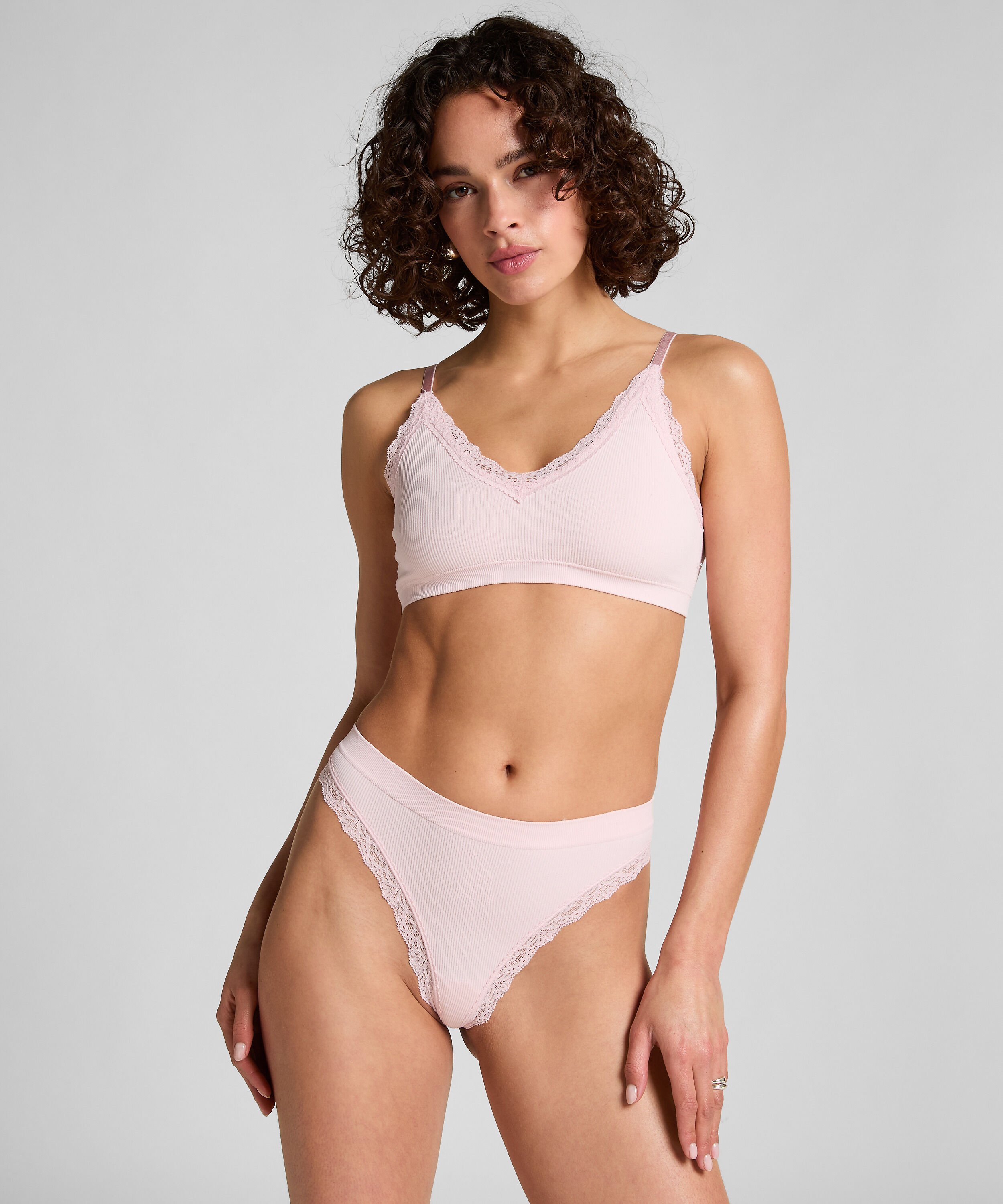 String Lola, Rose