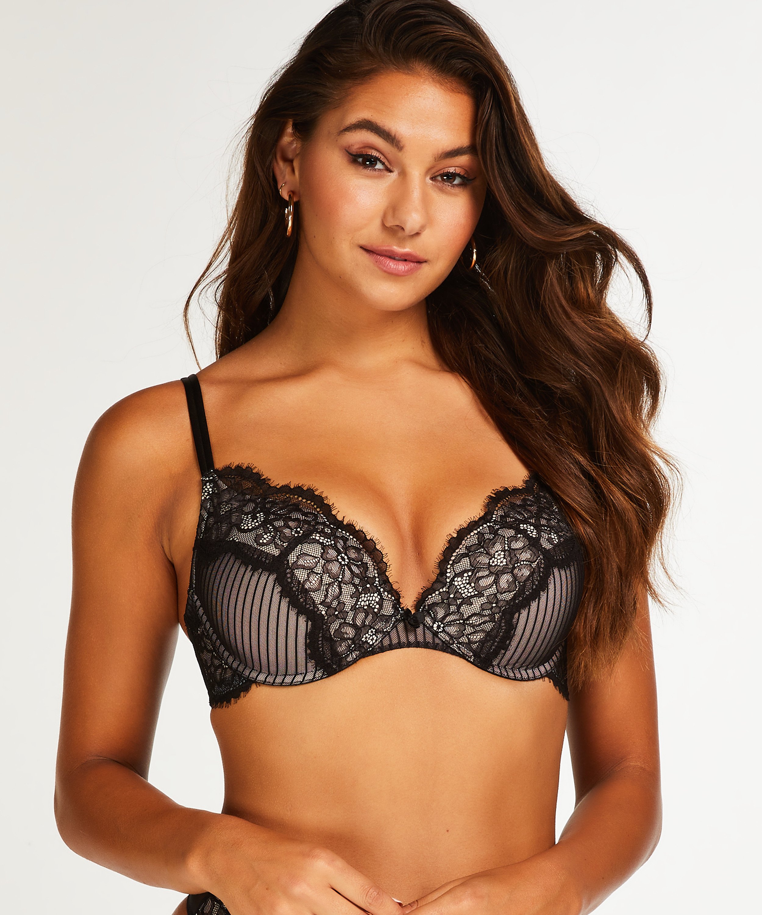 Soutien-gorge &agrave; armatures maximiseur pr&eacute;form&eacute; Bliss, Noir, main