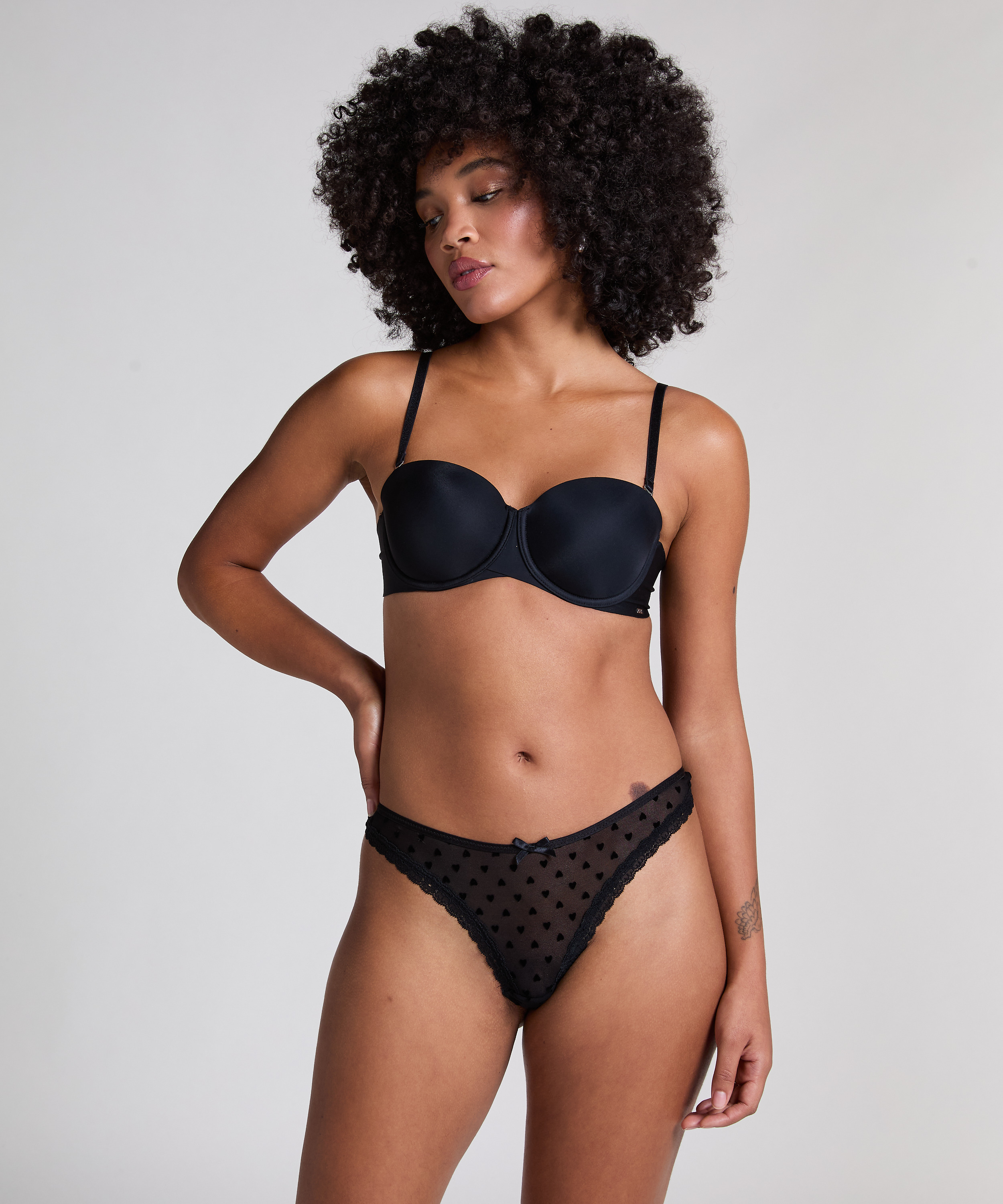 String Phoebe, Noir, main