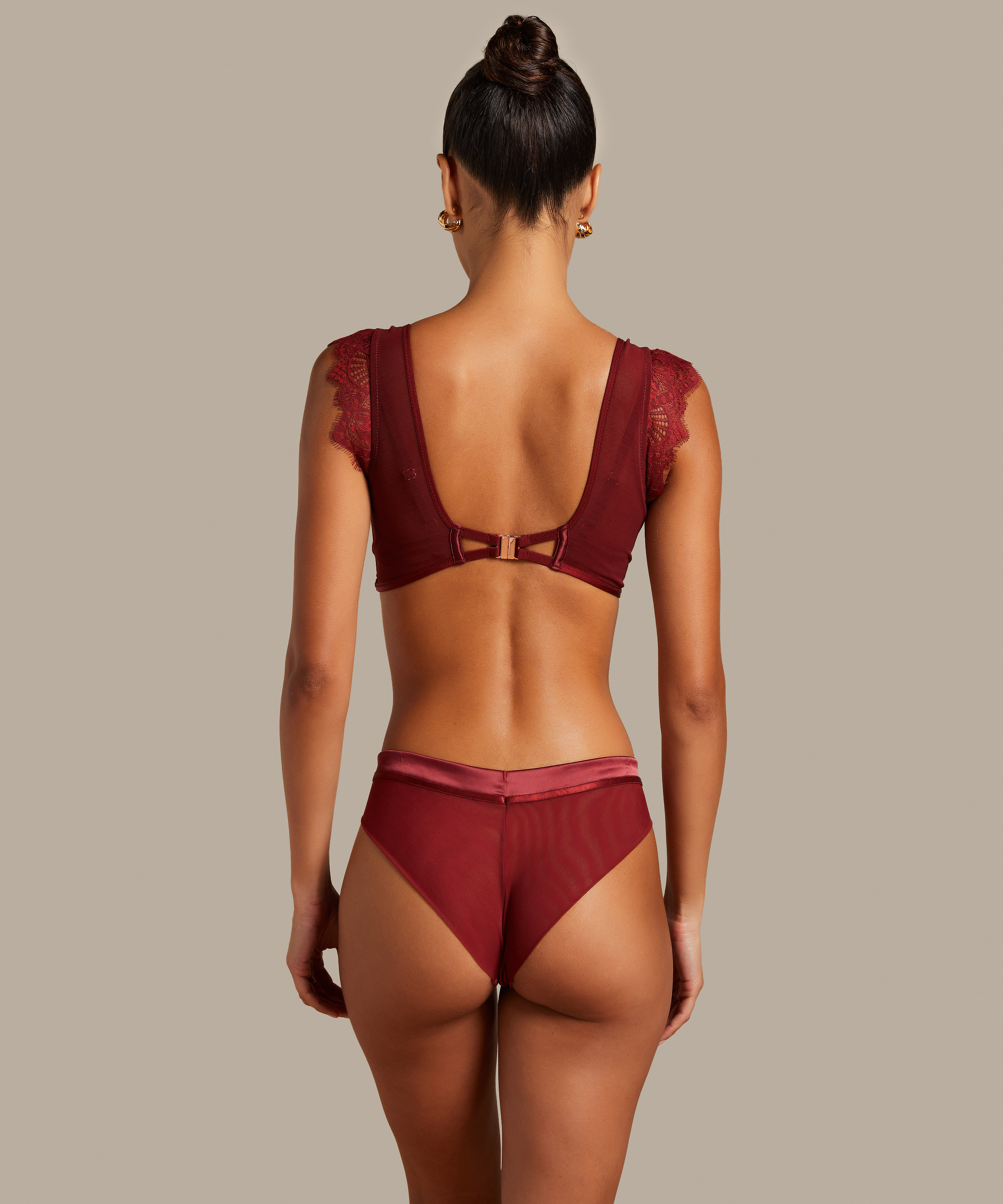 Brazilian Zoe, Rood, main