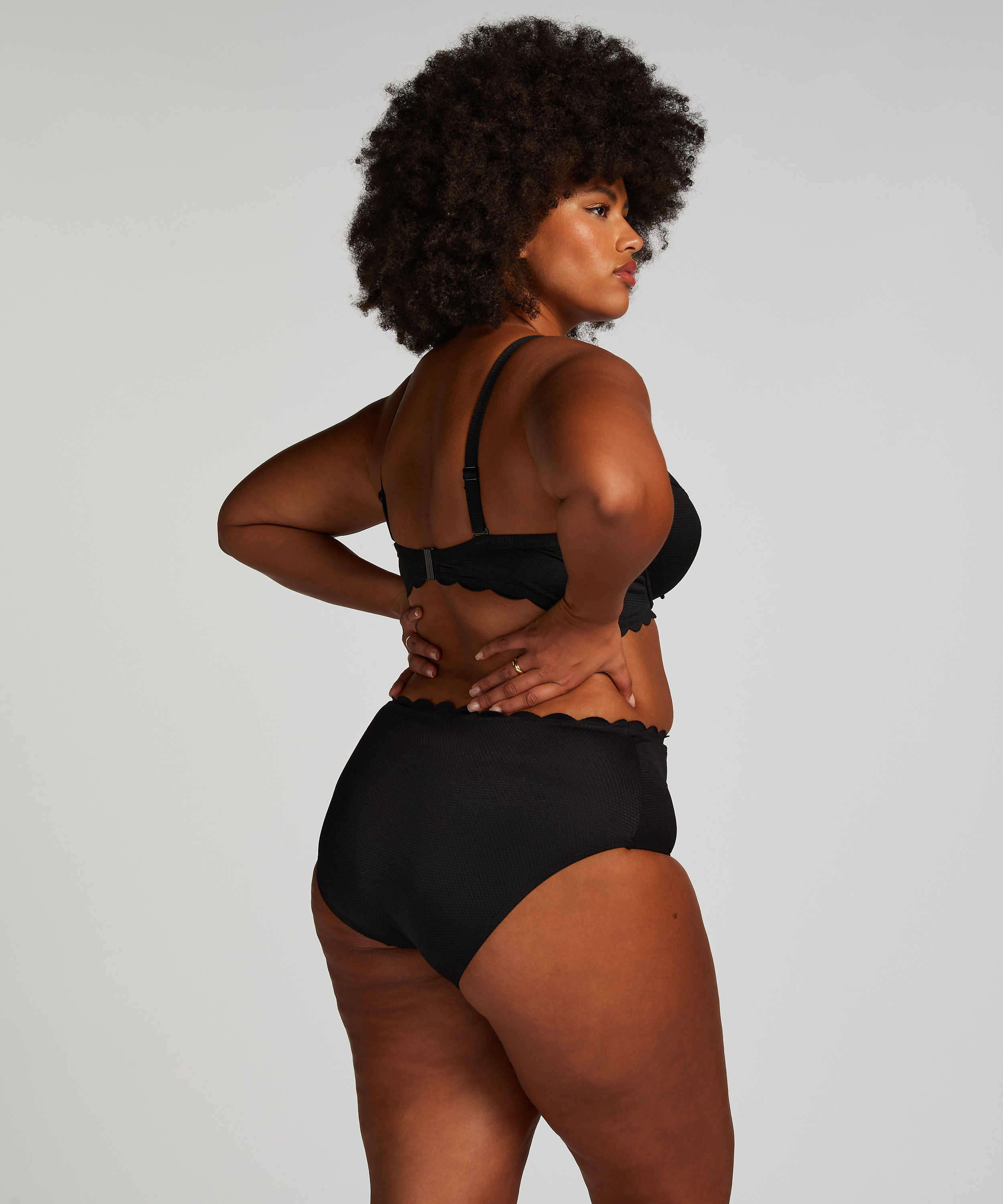 Voorgevormde beugel bikinitop Scallop, Zwart, main