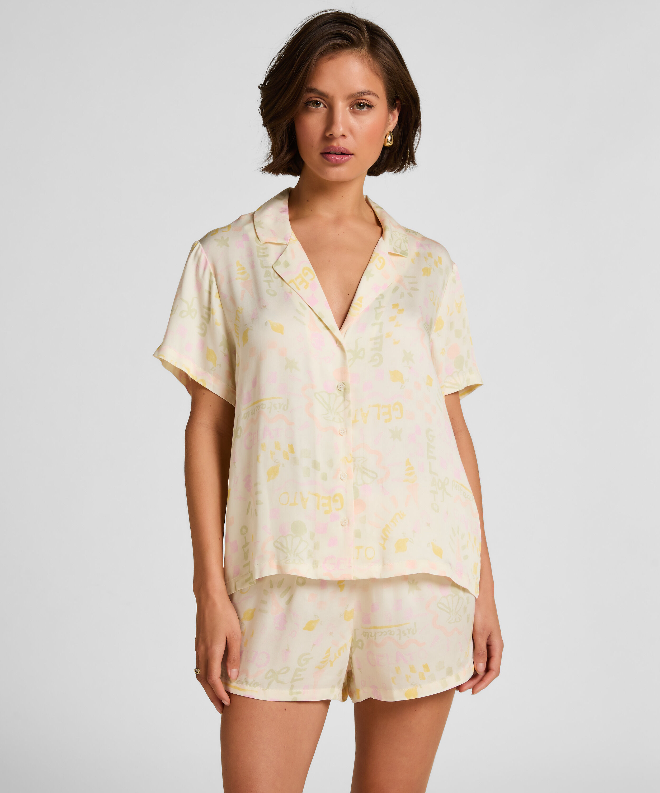 Short Satin, Wit Short Satin, Wit