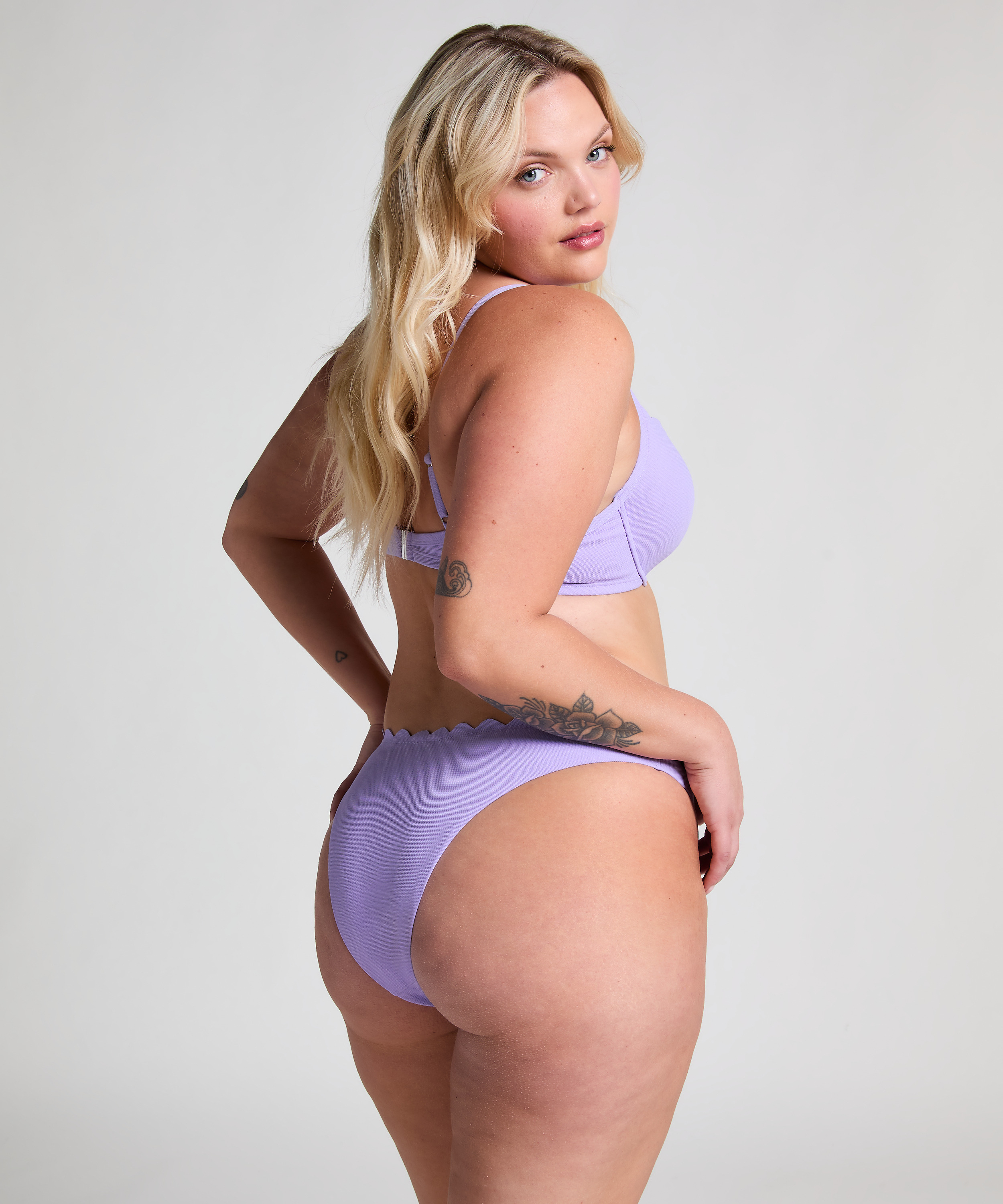 Hoog uitgesneden Bikinibroekje Scallop, Paars, main