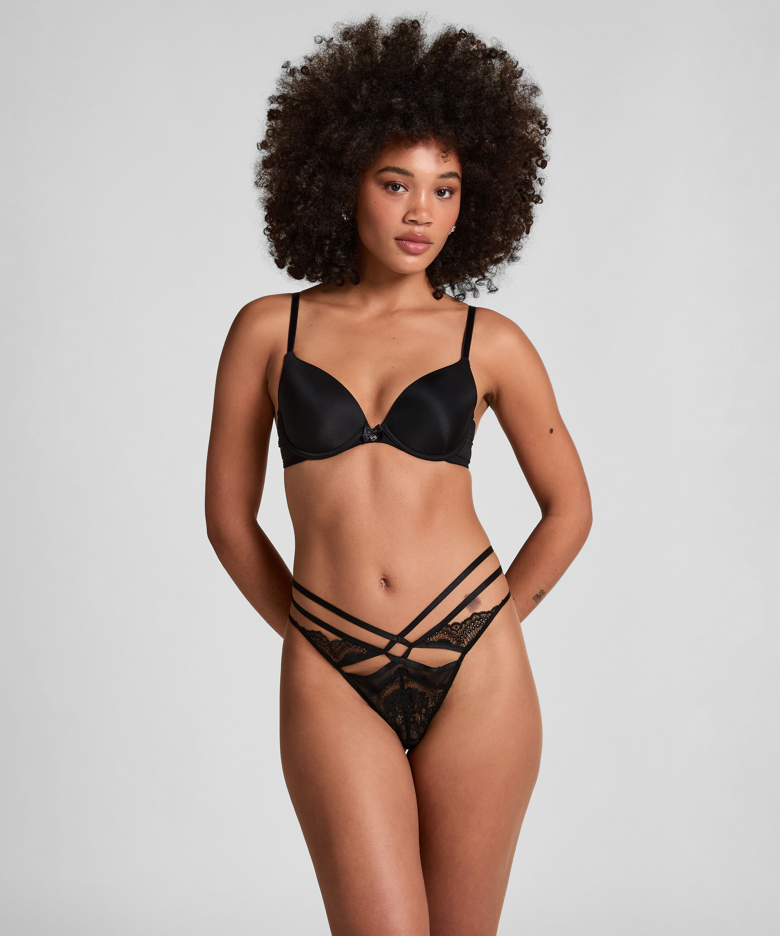 String Janine, Zwart