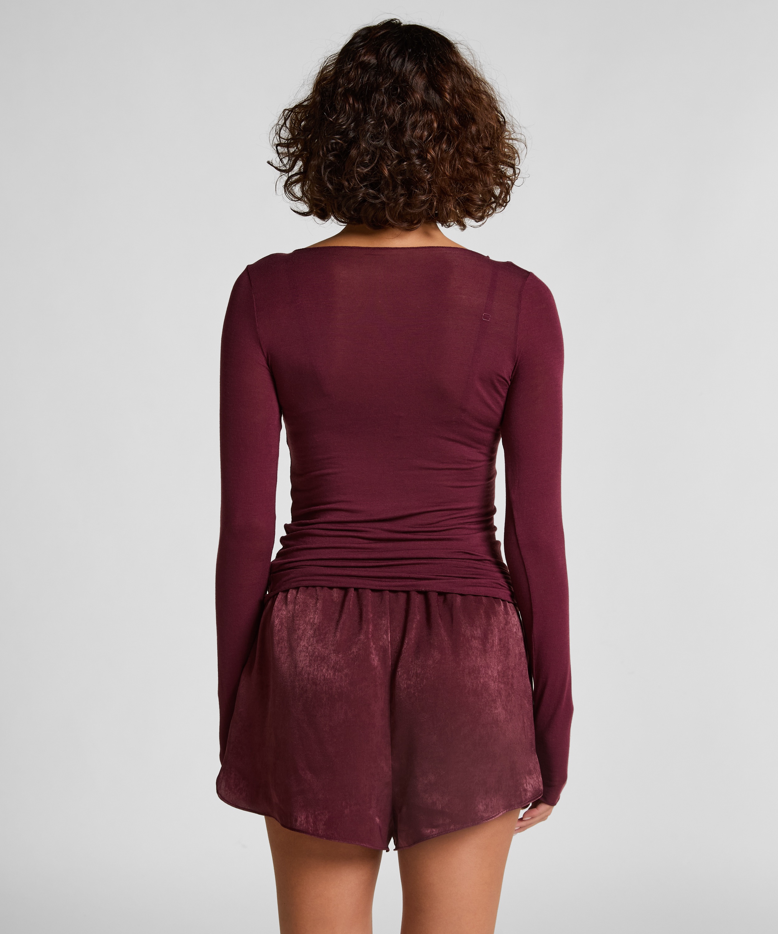 Haut avec cachemire &agrave; col bateau super soft, Pourpre, main