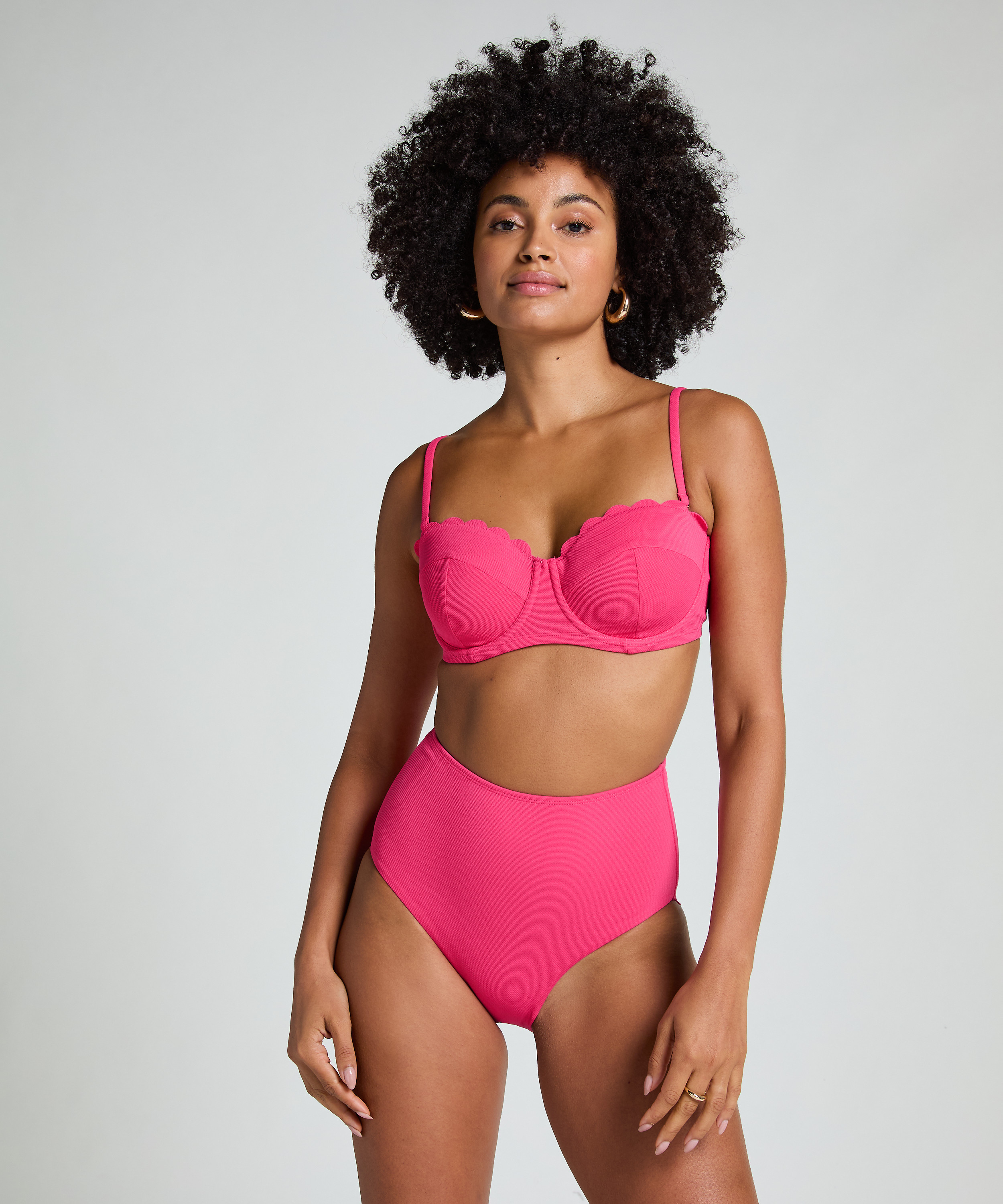 Bas de bikini Rio taille haute festonn&eacute;, Rose, main