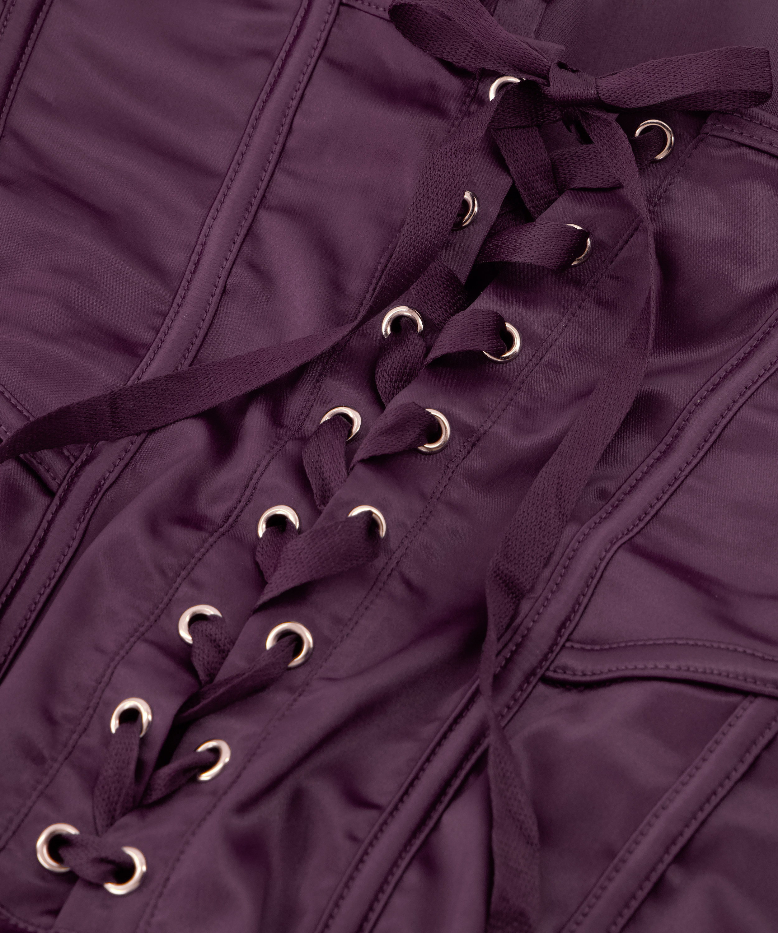 Nuisette Demi, Pourpre, main