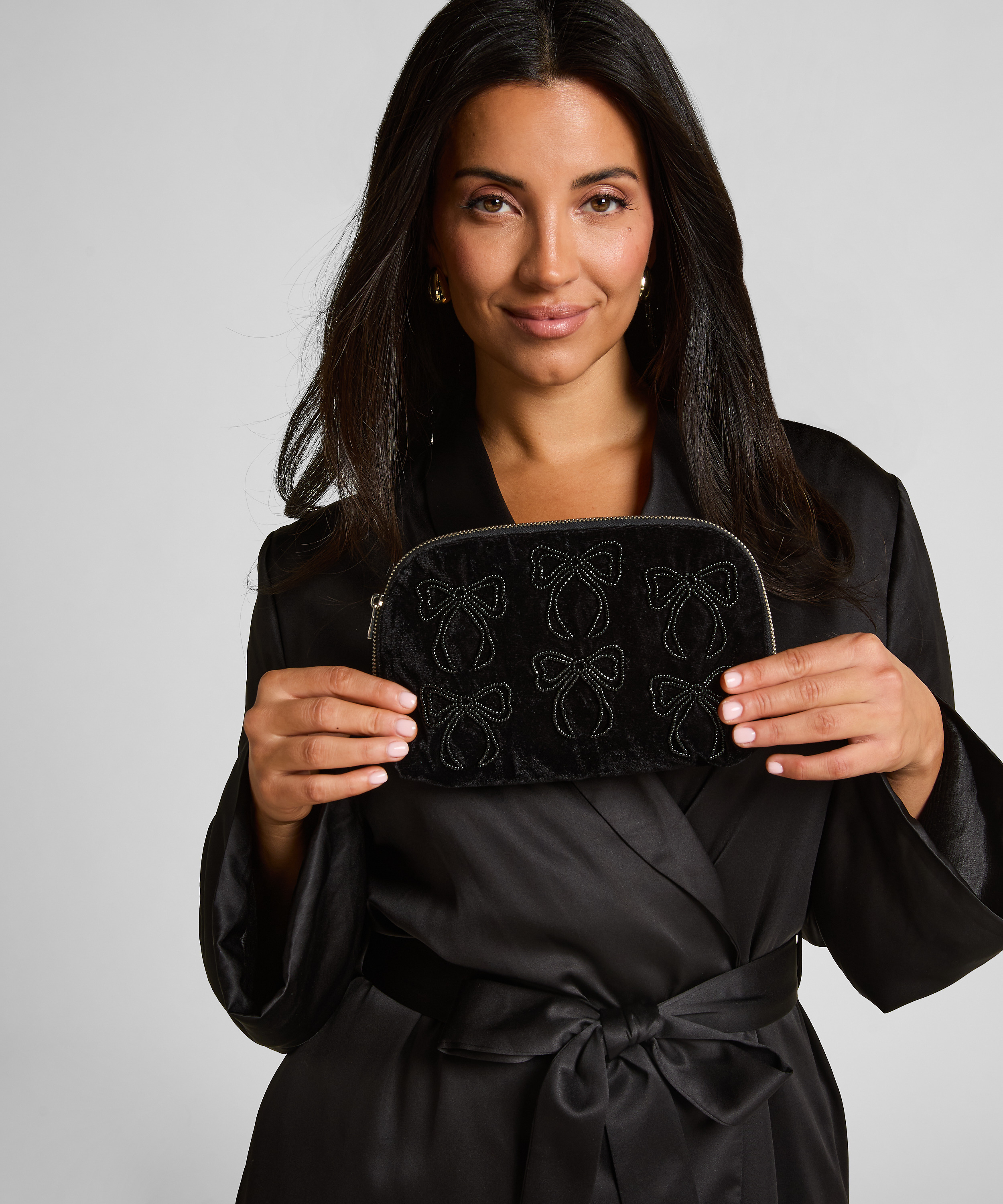 Trousse de maquillage &agrave; n&oelig;uds, Noir, main