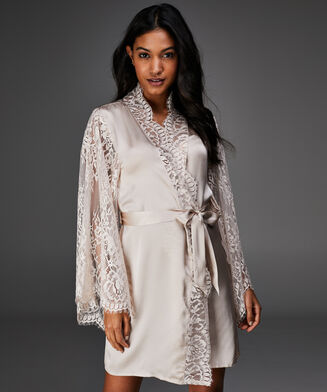 Kimono Zijde, Huidskleur